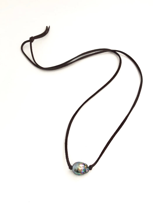 Fellas - Tahitian pearl on suede lace